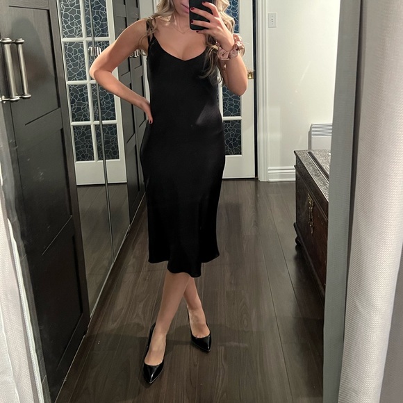 Aritzia Dresses & Skirts - Aritzia slip dress